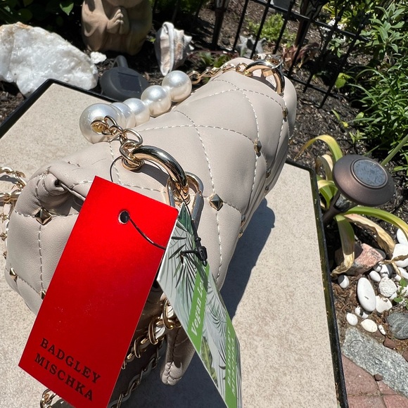 Badgley Mischka  NWT Taupe Vegan Leather Clutch Pearl Handle Purse (P002) - Picture 5 of 9